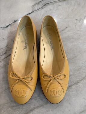 CHANEL Mustard Yellow Leather Ballet Flats with CC Logo Bow
